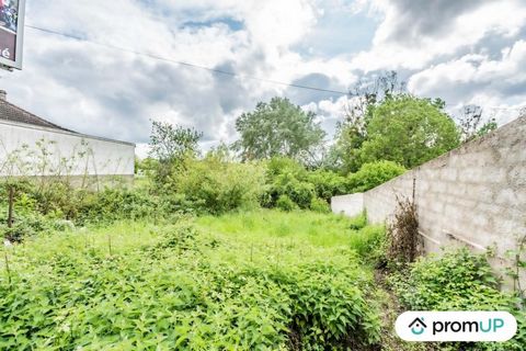 We are delighted to present you this beautiful building plot of 798 m2 located in Gien. With its spacious surface and flat grounds, this plot is the ideal choice for those looking to build their dream home in a peaceful and green environment. Located...