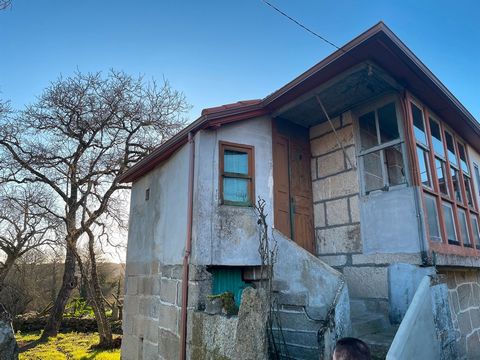 HOUSE FOR SALE IN VILASECO - CEA - OURENSE. BEAUTIFUL HOUSE IN A BEAUTIFUL VILLAGE IN GALICIA WHERE PILGRIMS ON THE CAMINO DE SANTIAGO PASS. HOUSE WITH A LARGE GARDEN. IMPORTANT: THE HOUSE DOES NOT HAVE A KITCHEN AND THE WALLS NEED TO BE PAINTED. Ren...
