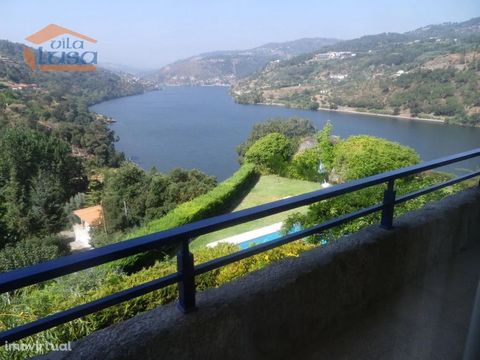 Maison avec vue sur le fleuve Douro - Resende - Terrain avec environ 35 000 m avec rive du Douro, 500 mètres de front de rivière avec une vue imprenable. Il est situé à 700 mètres du port de plaisance de Caldas de Aregos, avec des hôtels, des sources...