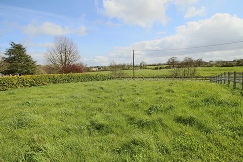 Your firm ADDE IMMOBILIER offers you, A building plot free of builder, on a plot of 1140 m2. Very nice environment, unobstructed view of the countryside. Provide individual sanitation. In CROUAY, 10 minutes from Bayeux, 15 minutes from the sea, 22 mi...