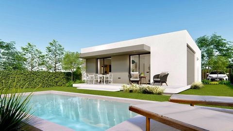 Spectacular housing development in La Quinta urbanization. Villas with independent plot, 3 bedrooms and two bathrooms, American kitchen living room. All in plant and modern design. In one of the most demanded areas of the urbanization of the fifth, w...