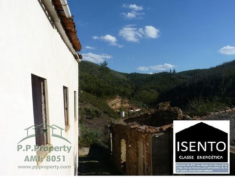 House to renovate with garden in a stunning spot close to the river in Figueiro dos vinhos This house is actually two and joining them together would make a great spacious family home they are on two floors and will need a full renovation and plannin...