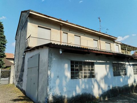 Terracielo for sale Detached property, to be restored. Desio, in the former tram depot area, we offer for sale a detached detached detached property on the ground, totally to be restored, composed as follows: - Ground floor: warehouse of about 137 sq...