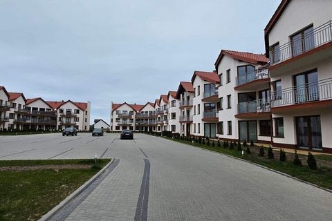 Le complexe d'appartements est situé dans la partie orientale de Darłówko, à proximité du centre de la station, dans un quartier calme, à seulement 500 m de la mer et à 300 m de la rivière Wieprza, où se trouve un port de plaisance avec location d'éq...