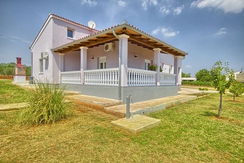 This detached holiday home is situated in Valtura just 5 km from the center of Pula. The house has 2 bedrooms and 2 bathrooms, ideal for families with (small) children. Situated on a fenced plot of 3000 m2, this is a good place to relax on the terrac...