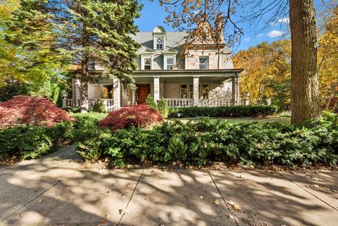 Located on one of the best blocks in Evanston, this majestic mansion is a real showpiece. Constructed out of massive solid block limestone and concrete, it was wholly restored in 2003. The mansion boasts over 8000 square feet of living space, a brand...