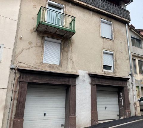   INVESTMENT BUILDING OF 4 APARTMENTS: composed of: 1 T2 of 45 m² refurbished for rent. 1 T3 of 43m² rented 370 € Excluding Charges 1 T4 of 77m² rented 450 € Excluding Charges 1 DUPLEX of 124 m² to renovate, possibility of making several lots 1 ATTIC...