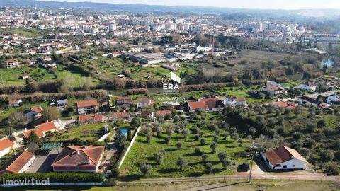 Land for construction with about 1890 m2. It stands out for the view over the city of Tomar and the Convent of Christ, for the excellent sun exposure, tranquility of the area and its centrality because it is 2 minutes drive from the city center, clos...
