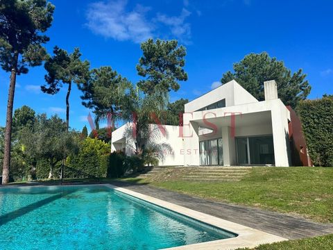 Excellent 6 bedroom villa of the year 2019 in Herdade da Aroeira with Garden Pool and Garage for 5 cars. Consisting of 3 floors, at the level of the RC has 3 suites all with large wardrobes. FLOOR 1: Video game room or office FLOOR -1: Multipurpose r...