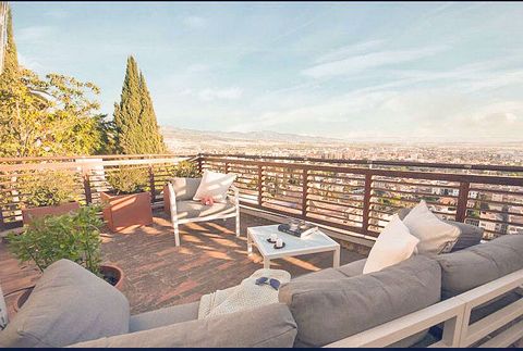 ¡Bienvenidos al dúplex de tus sueños! Este maravilloso inmueble cuenta con 2 terrazas que te permitirán disfrutar de las vistas panorámicas de la ciudad de Granada. Además, el suelo radiante y el aire acondicionado en todas las habitaciones te asegur...