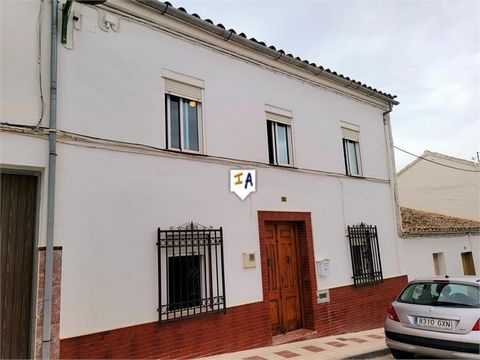 This is a large 209m2 build townhouse in the centre of the popular town of Villanueva de Algaidas in the Malaga province of Andalucia Spain, close to all the local amenities shops, bars and restaurants. Inside the property has a spacious dining room ...