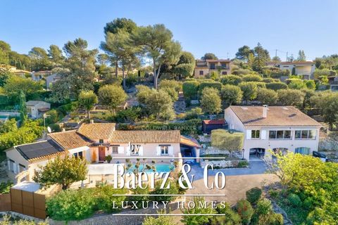 Property including to villas and located few minutes from shops. The first villa of 129 sqm is on one floor and consists of two bedrooms, a swimming pool and a carport. The second villa of 122 sqm comprises three bedrooms plus one independent bedroom...