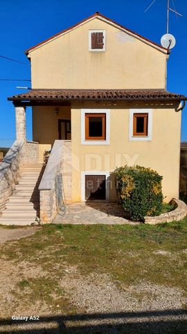 Location: Istarska županija, Bale, Bale. ISTRIA, BALE Beautiful rustic house with tavern! We offer for sale a beautiful rustic house that extends over 3 floors with an area of 130 m2. The house on the first floor consists of an entrance, an open spac...