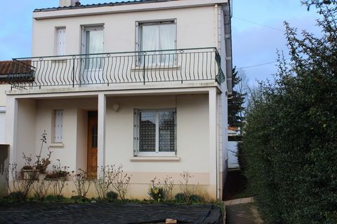 Dpt Maine et Loire (49), à vendre BEAUPREAU maison centre ville P5 avec 4 chambres et garage