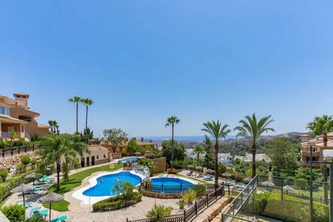 Well appointed 1st floor apartment with panoramic sea views, set in a nice and quiet gated urbanization with 3 swimming-pools, nice mature gardens and also a paddle-tennis court. It is located just a 7-8 minute drive to all the amenities in Elviria. ...