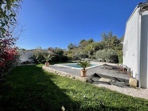 L'OUSTAOU IMMO offers you in the town of Malemort-du-Comtat this luxury villa of 160m2 of living space, entirely on one level. In a pleasant environment, a quiet area, and enjoying a wooded garden. The house includes for living space a large living r...
