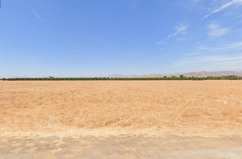 Orosi, CA. 3.5 Acres! Parcel 3, Possible seller financing! 6% interestNext to City limits and services. Great investment opportunity!