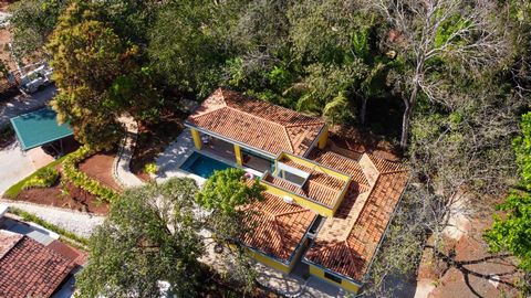 Casa Ananda ist ein MOVE IN READY Neubau-Einfamilienhaus, eine 3-minütige Fahrt von Playa Carrillo entfernt, einem der schönsten Strände der Gegend, der erstaunliche Sonnenuntergänge bietet! In Carrillo finden Sie auch kleine Supermärkte, Tankstellen...