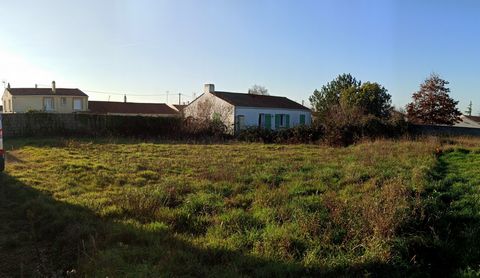 We sell this land in Beauvoir-Sur-Mer. The building surface offers 400m2 to create a beautiful life project. Sale price proposed by your real estate agency 2 AC Immobilier: 61 000 €. For more information or to be accompanied in your search for accomm...