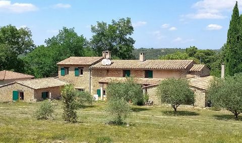 This property is located near the town of Bonnieux, between the villages of Bonnieux and Lourmarin in the heart of the Luberon. The property is in an exceptional part of the countryside, very quiet, without being overlooked and enjoying a breathtakin...