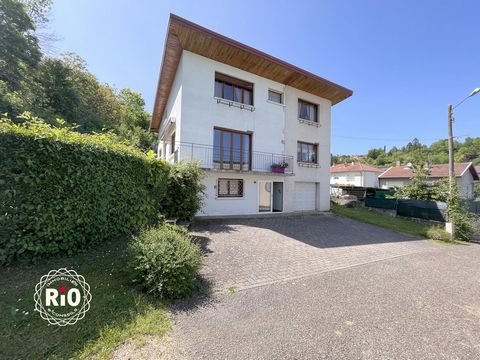 Family or couple, come and discover, in a quiet and pleasant street in Norroy-lès-Pont-à-Mousson, a large bright house with a living area of about 200 m2 with large garden and terrace facing South-West including a total of 5 bedrooms. Environment: Ba...