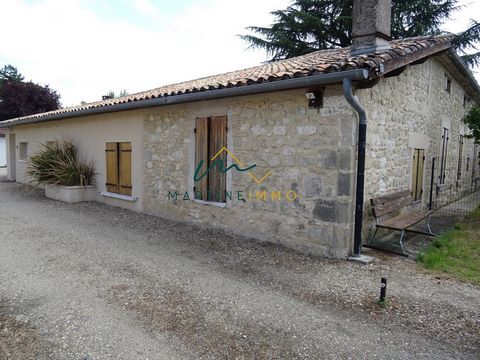 5 minutes from Marmande, in a villlage with schools and amenities, this main house consists of a living room, kitchen, 2 bedrooms, bathroom and toilet. It will be decorated with a garden and 2 garages. In addition 2 T2 dwellings (one adjoining and th...