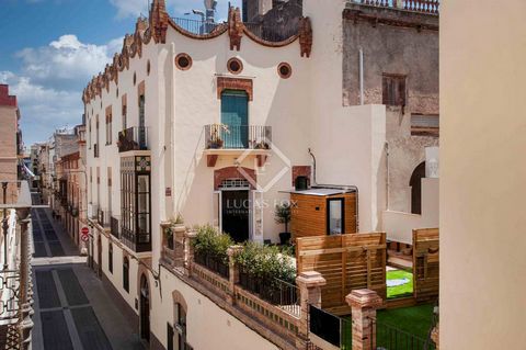 Casa Ricart is a listed stately apartment from the 19th century, the work of architect Josep Font i Gumà. It is located in the centre, next to the Rambla Principal and has been completely renovated and meticulously decorated by a private interior des...