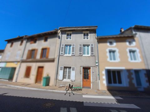 Beautiful dwelling house in the heart of CHATEAUPONSAC (87290) (with all amenities nearby). The property consists on the ground floor of a kitchen (extractor, gas hob, oven, refrigerator) directly overlooking a dining room, a living room overlooking ...
