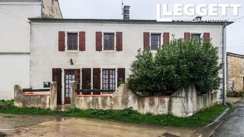 A26920DVC17 - 5 Bedroom family home set in a quiet hamlet a short distance (10 mins) from Surgere and 20 mins from Rochefort - New conforming fosse. Information about risks to which this property is exposed is available on the Géorisques website : ht...