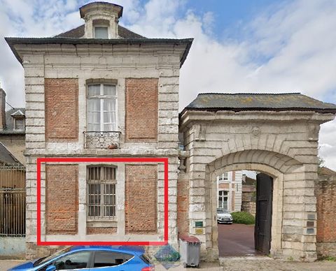 In the very centre of Abbeville, this premises, now used as offices, ideal for liberal professions, can also be transformed into a ground floor apartment. With a surface area of 53m2, it has an entrance, hallway, toilet with washbasin, a first room o...