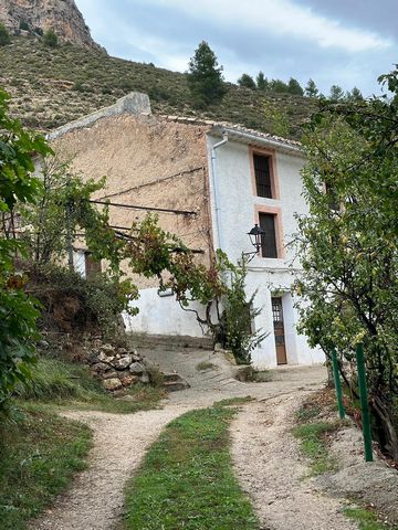 I am happy to opresent you this beautiful rural house in the municipality of NERPIO 02530 in the province of ALBACETE! Picturesque rural house with three bedrooms, bathroom, separate kitchen and living room with fireplace. a terrace and attic. The ho...