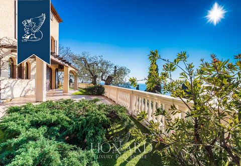In Imperia, in a panoramic position with a spectacular view of the sea, there is this stunning villa for sale not far from Sanremo and the stunning French Coast. Built in a perfect Provençal style and perfectly preserved thanks to continuous maintena...