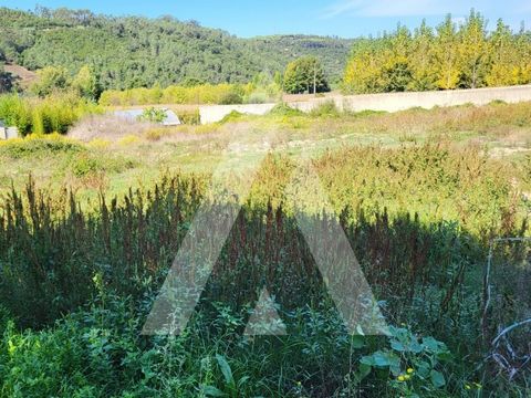 Land in Caranguejeira, Leiria, unique and versatile. Consisting of two independent articles, with multiple possibilities and with a total area of 1444 m2, and a front of 23m2. It is located in a quiet area, with excellent sun exposure, but offers con...