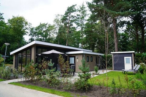 This comfortable chalet, suitable for 6 people, is located among beautiful trees. The high-quality finish and warm furnishings create a relaxing atmosphere. The convenience of a fully equipped kitchen is very nice. The accommodation has three bedroom...