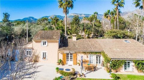 Crtra Valldemossa. Detached house on a plot of 1,045.26 m2, Eighteenth-century house with 222.62m2 built. The house consists of living/dining room with wood burning stove, spacious kitchen with wood burning stove, 4 double bedrooms, 3 bathrooms (1 en...
