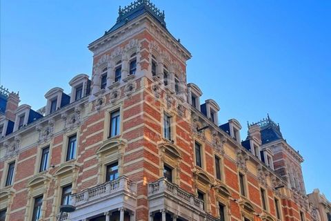 Unique building located in the most prestigious area of Barcelona, in the neighborhood of Pedralbes, surrounded by parks, gardens and historical monuments such as the Monastery and the Palace of Pedralbes. Premium residential area with the highest co...
