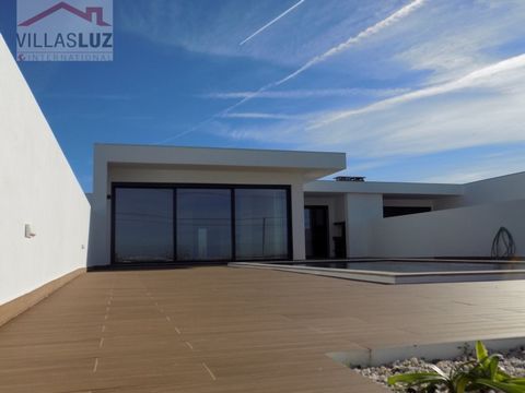 Discover this magnificent new single-storey contemporary style villa, with high-quality finishes that epitomize modern design. Located just minutes from the stunning beaches of Peniche, this home enjoys excellent sun exposure, creating cheerful and b...