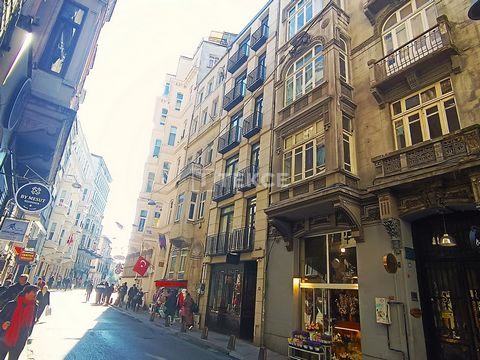 Hôtel avec 10 Chambres sur la Rue Principale à Istanbul Beyoglu Cihangir Situé sur la rue principale, cet hôtel à vendre est situé à Beyoglu, le district avec la plus forte densité touristique d'Istanbul. L'hôtel à Cihangir Beyoglu a un taux d'occupa...