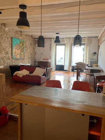 Marseille loft of 90m² on the 2nd floor with asc, rue de la joliette A stone's throw from the rue de la République near Joliette, a loft renovated, a very large living room with two French windows which in the sun the main room, a bedroom closed by a...