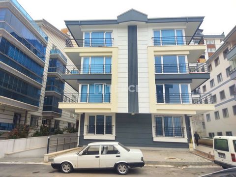Готовые к проживанию новые квартиры в Анкаре, Мамак. Новые квартиры в Анкаре, Мамак, оснащены качественным ламинатом, плиткой для пола, встроенной кухонной техникой, светодиодной подсветкой и встроенной прихожей. ESB-00154 Features: - Balcony - Lift