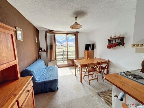 Exclusive to the Gresse en Vercors resort 1,250 m², discover this 25 m² studio cabin to refresh, 1st floor out of four (no elevator) facing south, in a residence with heated swimming pool and private tennis court. The apartment consists of an entranc...