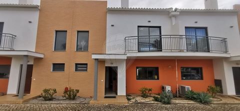 Description 2 Bedroom Villa in Private Condominium with Pool and Parking in Pêra, Algarve, Portugal Discover your getaway in the heart of the Algarve, where the sun shines all year round! This charming 2 bedroom villa is situated in an exclusive priv...