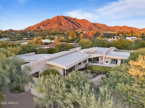 This sophisticated 1 acre estate is located in a prestigious area of Paradise Valley offering sweeping views of Camelback, Mummy and Phoenix Mountain ranges. Thoughtfully designed by renowned award-winning architect, Catherine Hayes, this modern arch...