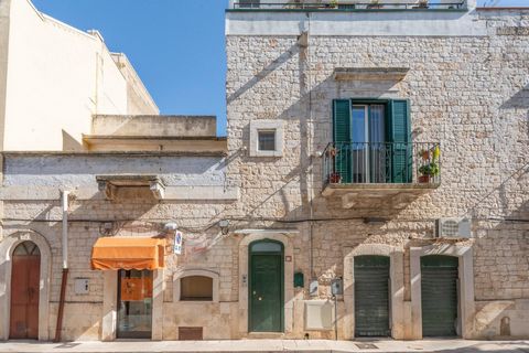 PUGLIA - CASAMASSIMA - VIA DEI CALZAIUOLI If you are looking for an independent and well-kept housing solution in Casamassima, just 18 km from Bari, this is the opportunity for you! We offer for sale a lovely house on two levels, completely independe...