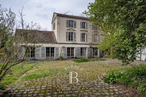 Exclusive listing for this property with huge potential and great charm, comprising a 163m² (1,755 sq ft) main house and 182m² (1,959 sq ft) outbuilding (both to renovate) in the heart of the village of Saint-Nom-la-Bretèche. Set on a beautiful 1,411...