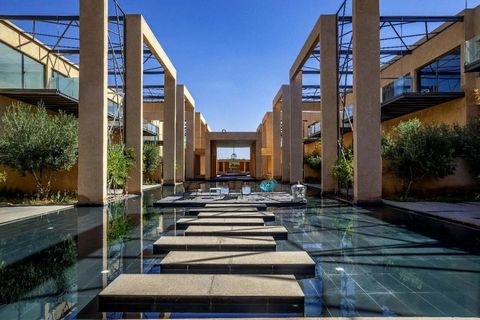 Situé à environ 6 kilomètres du centre de Marrakech et à proximité des plus grands et prestigieux golfs de la ville, ce sublime duplex contemporain fait partie d’une très belle résidence moderne et sécurisée bénéficiant d’une magnifique piscine commu...