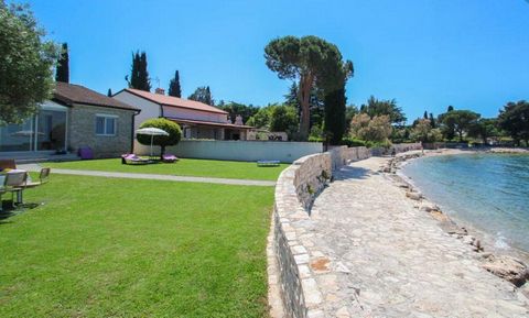 Beautiful villa on the first line to the sea with an open sea view in Novigrad area! Charming peaceful location with no large tourist areas around. Total area is 130 sq.m. with entry, salon-dining areawith kitchen, three bedrooms, two bathrooms, stor...
