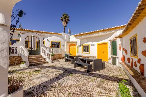 Located in Praia da Luz. If you are looking for a great investment opportunity or to make a dream come true, this fantastic property may be just what you are looking for! This former restaurant is ideal for an exceptional surf lodge, a stylish B&B, a...