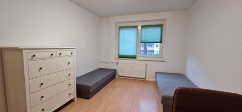 Two comfortable single beds and desk included! Welcome to your new home! We offer a spacious room for rent in a friendly shared flat. The room has two comfortable single beds and a spacious desk, ideal for students or professionals. The fully equippe...