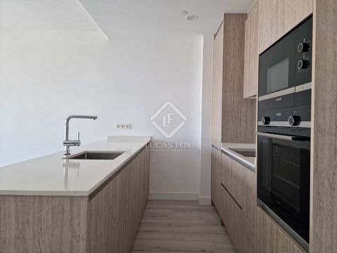 Lucas Fox presents AQ Urban Sky, our most innovative and modern option for new build homes in the heart of Malaga, with spectacular height, lighting and unbeatable views. The environment is perfectly connected to the historic centre and all types of ...